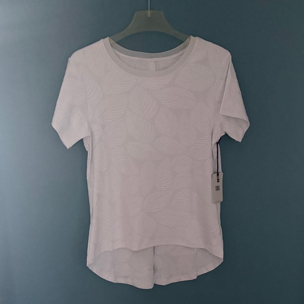 Tail Women’s White Leaf-Textured Short Sleeve Tee